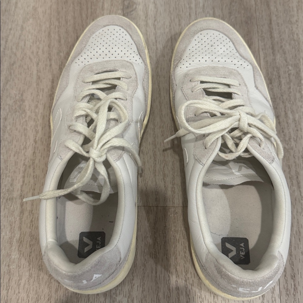 Veja Men's white and grey Sneakers - Picture 3 of 4